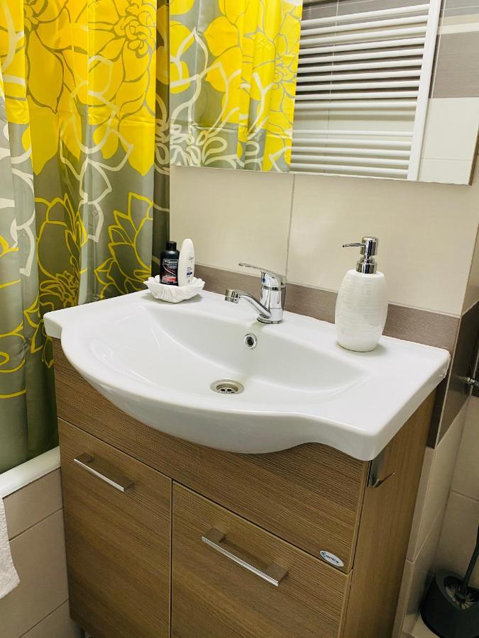 Sellada Apartament - Free Private Parking,Ac,Wi-Fi Carei Esterno foto